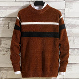 Eng anliegendes Herren-Polo mit Streifen