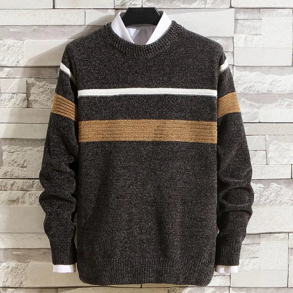Eng anliegendes Herren-Polo mit Streifen