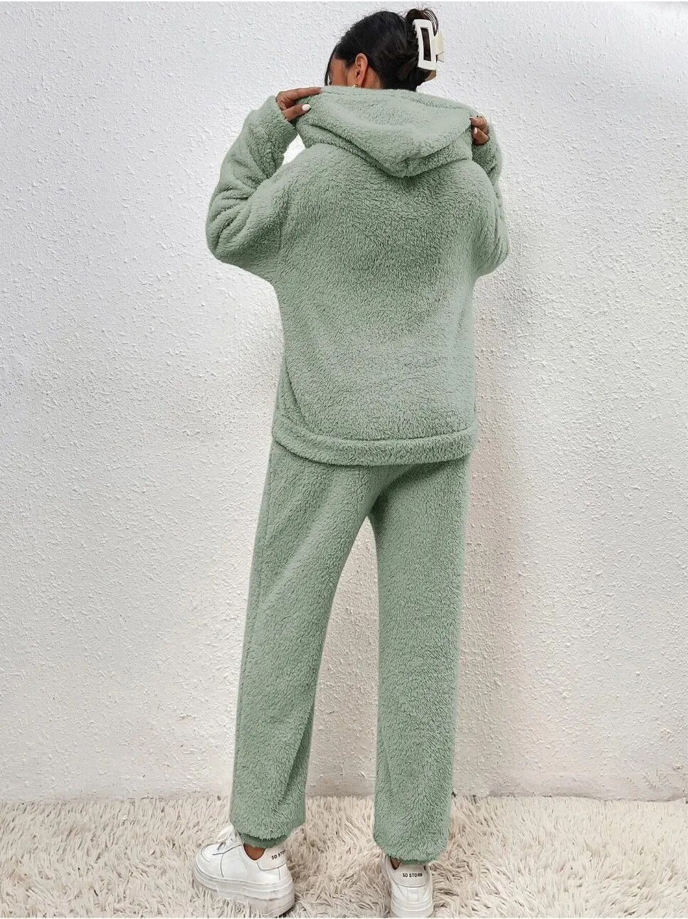 Damen Loungewear Set aus Fleece – Weicher Kapuzenpullover und Hose für den Winter