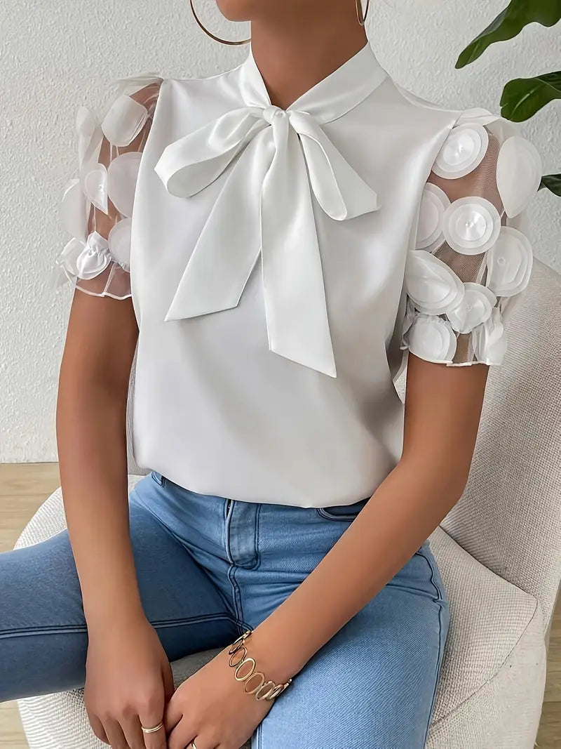 Elegante Bluse mit Schleifendetail und 3D-Tüllärmeln
