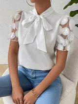 Elegante Bluse mit Schleifendetail und 3D-Tüllärmeln