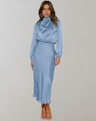 Elegantes Satin-Kleid mit langen Ärmeln