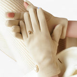 Elegante Perlenhandschuhe – Schickes Winterdesign mit luxuriösen Details