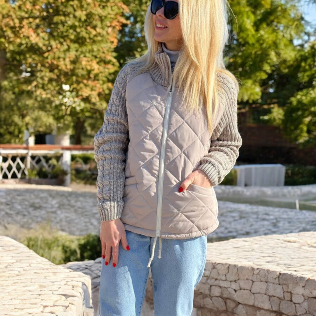 Steppjacke mit Strickärmeln und hohem Kragen