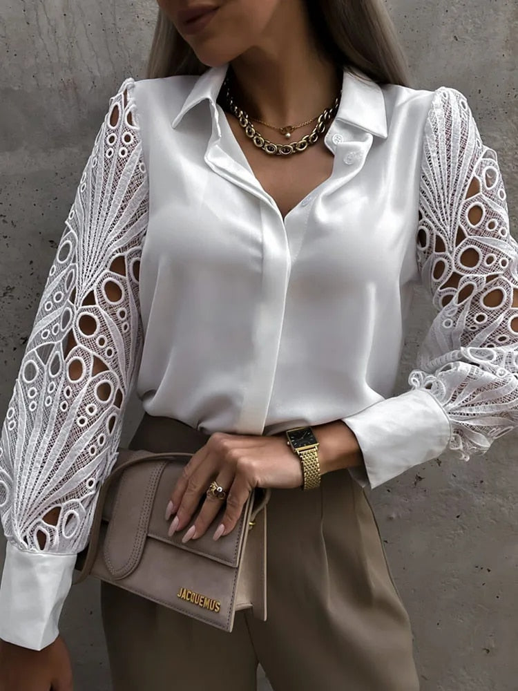 Romantische Bluse aus weißer Spitze mit langen Ärmeln