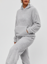 Damen Loungewear Set aus Fleece – Weicher Kapuzenpullover und Hose für den Winter