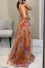Maxikleid für den Sommer mit Blumenmuster und offenem Rücken