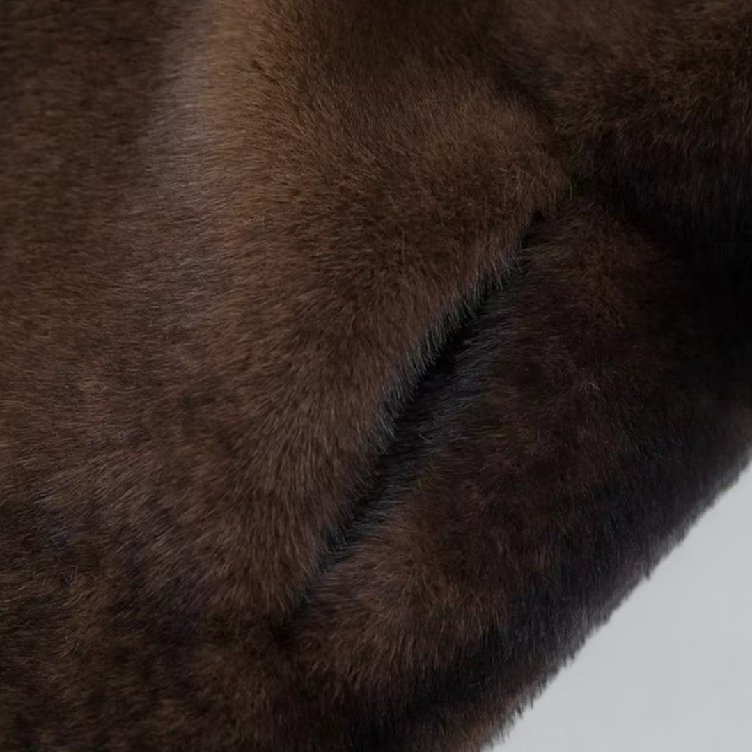 Langer Damenmantel aus Kunstpelz – Luxuriöser Wintermantel mit elegantem Look