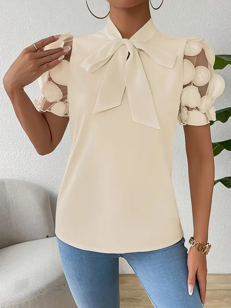Elegante Bluse mit Schleifendetail und 3D-Tüllärmeln