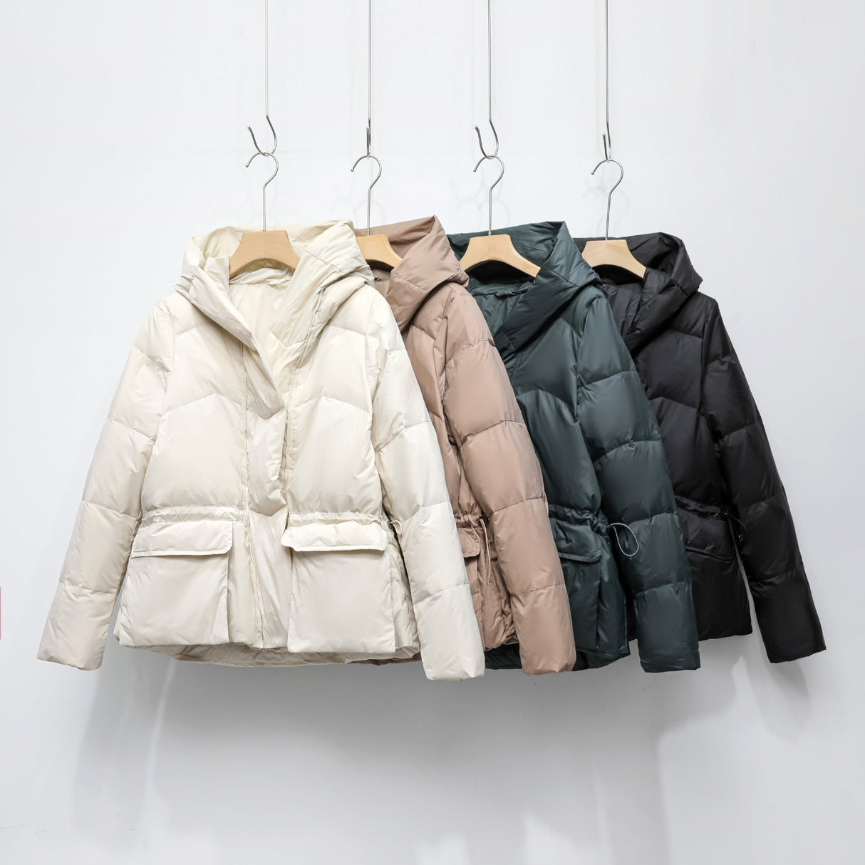 Kurze gesteppte Damenjacke – Warmer Wintermantel mit Kapuze