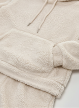 Damen Loungewear Set aus Fleece – Weicher Kapuzenpullover und Hose für den Winter