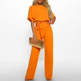Eleganter Overall mit ausgestellten Beinen und geschnürter Taille