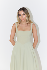 Robe Midi à Encolure Carrée - Style Élégant et Durable