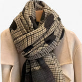 Szal z sercami – ciepły i elegancki szalik damski na zimę